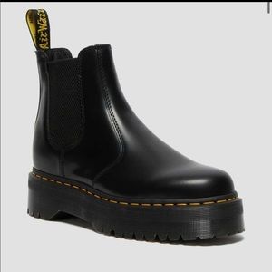 Dr Martens. 2976 POLISHED SMOOTH PLATFORM CHELSEA BOOTS. Size 6.5. Worn once